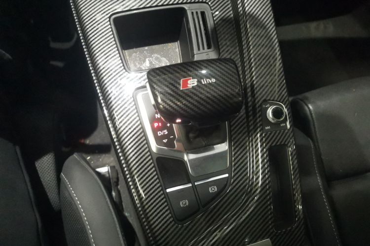 奥迪A4L 2020款 40 TFSI 时尚动感型中控内饰18