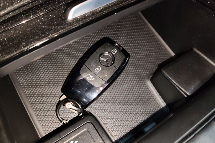 奔驰A级 2024款 改款 A 200 L 时尚型中控内饰11