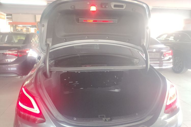 奔驰C级 2020款 C 260 运动版局部细节23