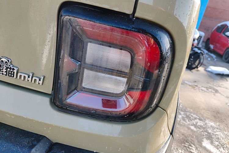 吉利银河 2025款 210km 熊猫骑士车身外观9