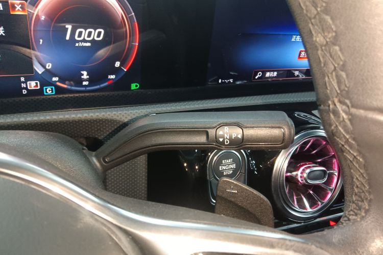 奔驰A级 2020款 改款二 A 180 L 运动轿车中控内饰18