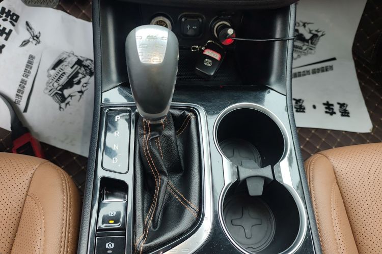 长安CS95 2017款 2.0T 两驱智拓版中控内饰18