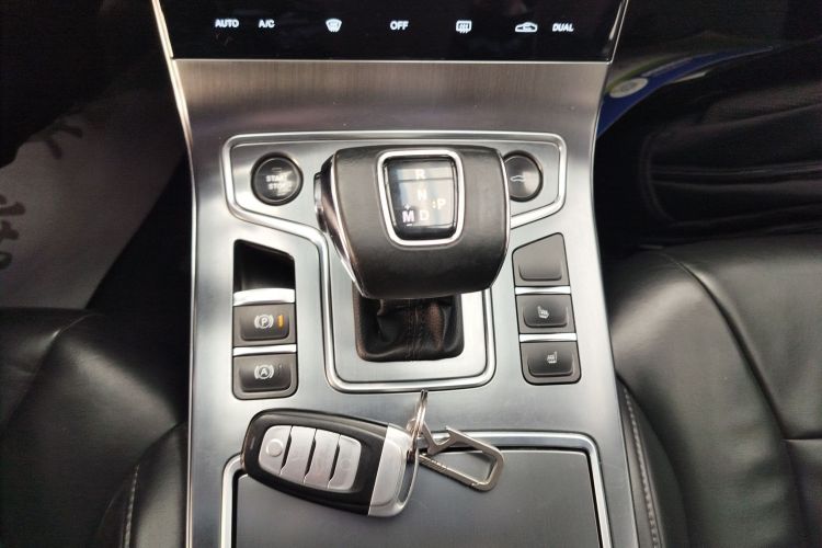 红旗H5 2022款 经典款 改款 1.5T DCT旗韵版中控内饰18