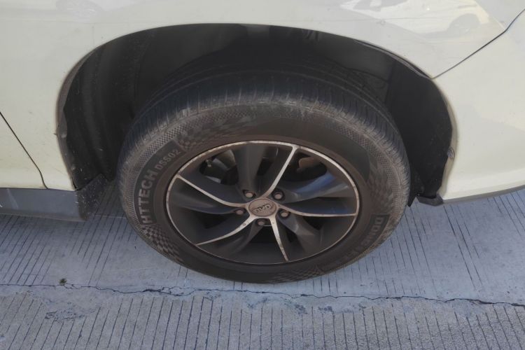 比亚迪S7 2015款 1.5T 手动尊贵型车身外观10