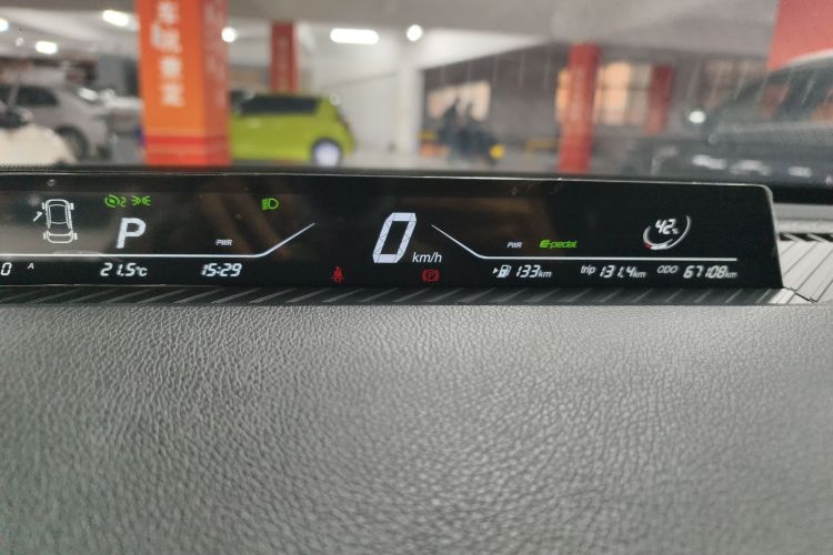 哪吒汽车 哪吒V 2022款 潮 300 Lite 三元锂中控内饰14