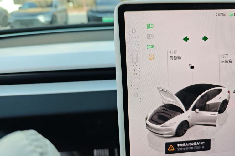 特斯拉 Model 3 2023款 后轮驱动版中控内饰18