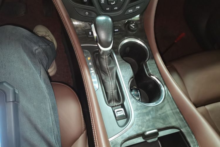 别克 昂科威 2016款 28T 四驱豪华型中控内饰18