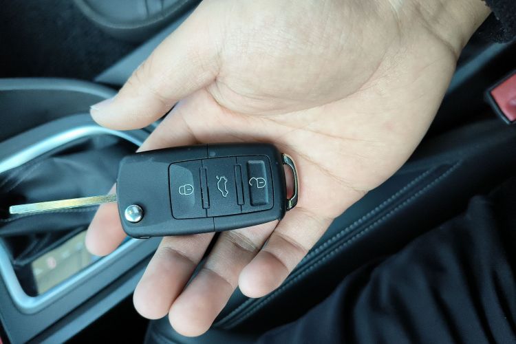 别克 英朗 2018款 18T 自动精英型中控内饰11