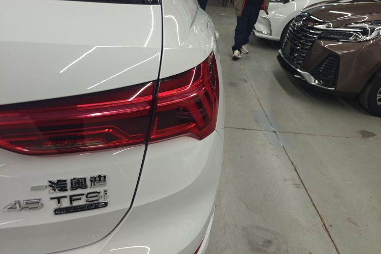 奥迪Q3 2020款 45 TFSI quattro 时尚动感型车身外观9