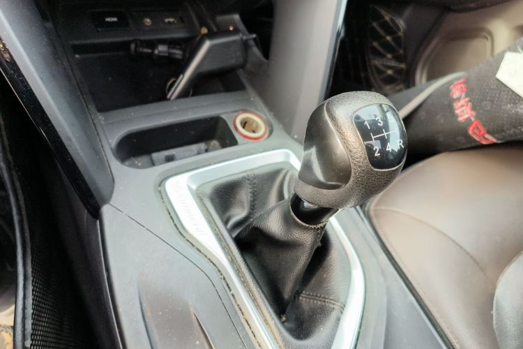 广汽传祺 传祺GS4 2015款 200T 手动精英版中控内饰18