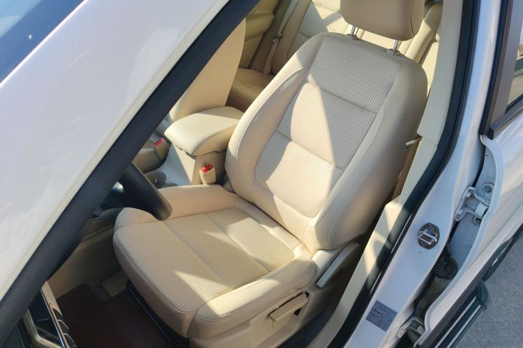 众泰 大迈X5 2017款 超值版 1.6L 手动时尚型中控内饰19