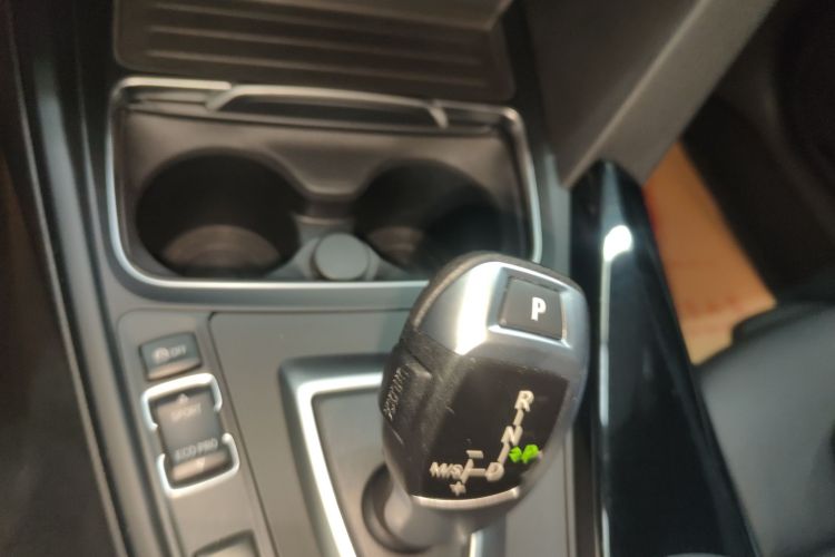 宝马3系GT 2019款 320i M运动套装局部细节18