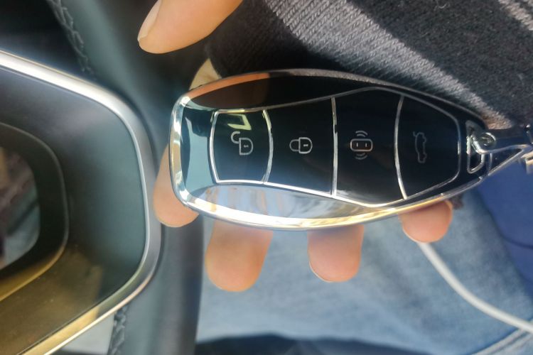 红旗H5 2023款 2.0T 自动智联旗享版中控内饰11