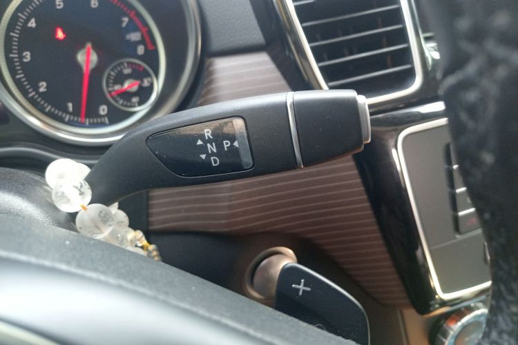 奔驰GLE 2018款 GLE 320 4MATIC 动感型臻藏版中控内饰18