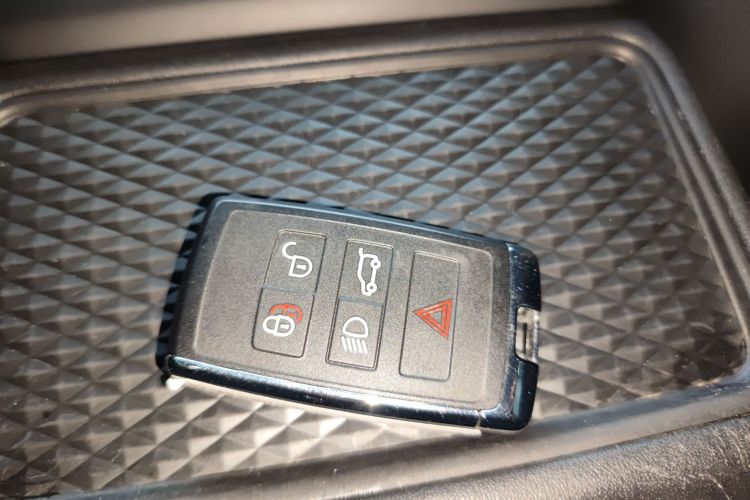 路虎 揽胜极光新能源 2022款 极光L P300e 插电式电动混合版中控内饰7001