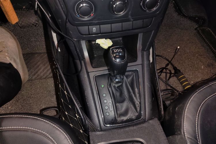 斯柯达 Yeti 2017款 TSI280 DSG车享兄弟版中控内饰18