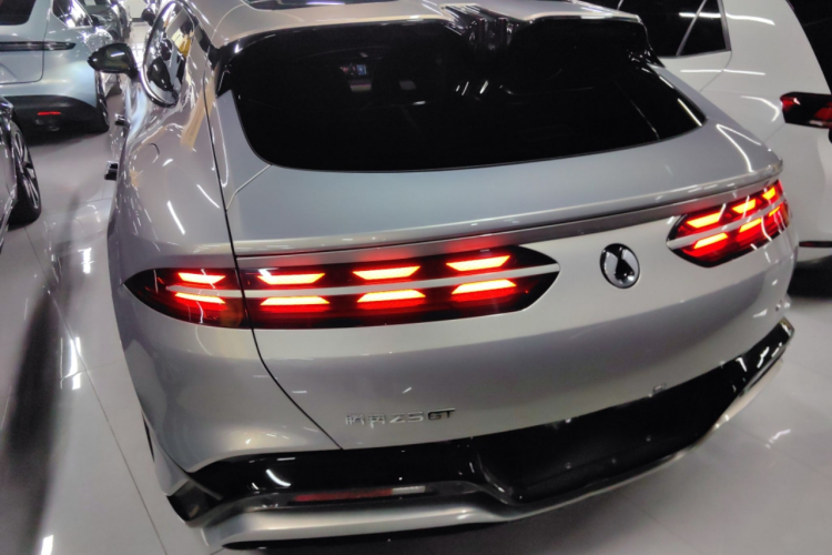 腾势Z9GT 2024款 1100四驱Ultra版车身外观6