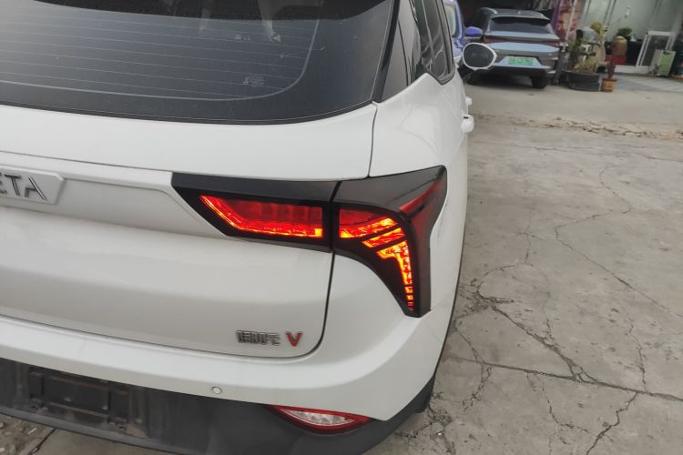 哪吒汽车 哪吒V 2021款 长续航娱乐版车身外观6006