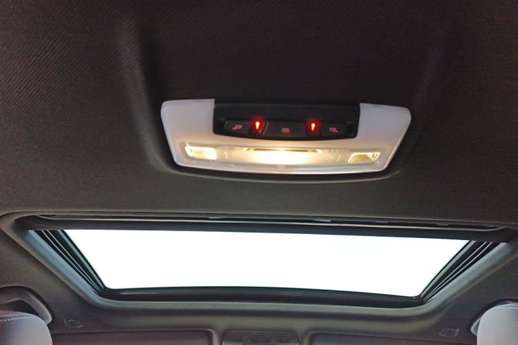 宝马3系 2019款 320i M运动曜夜版中控内饰22