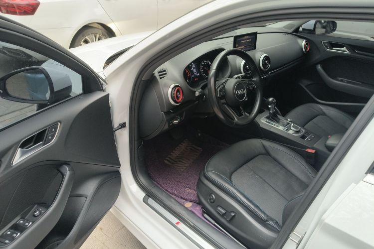 奥迪A3 2018款 30周年年型 Limousine 35 TFSI 时尚型中控内饰20