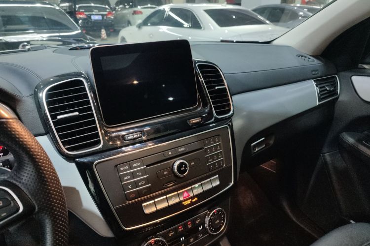 奔驰GLE轿跑 2017款 GLE 320 4MATIC 轿跑SUV中控内饰16