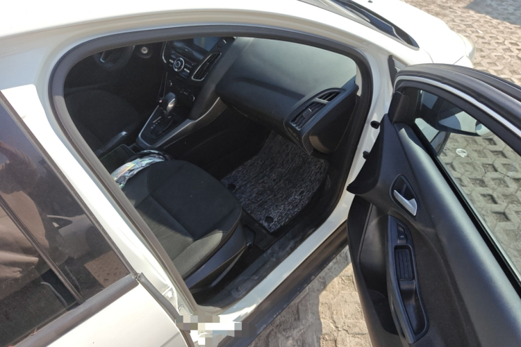 福特 福克斯 2017款 两厢 1.6L 自动舒适型智行版局部细节9005