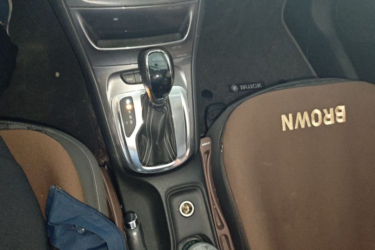 别克 威朗 2016款 两厢 15S 自动进取型中控内饰18