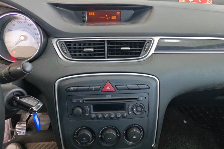 标致308 2013款 1.6L 手动优尚型中控内饰16