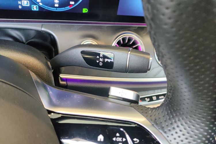 奔驰E级(进口) 2023款 E 300 轿跑车中控内饰18