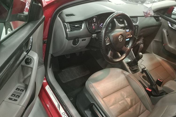 斯柯达 明锐 2015款 1.4TSI 手动逸俊版中控内饰20