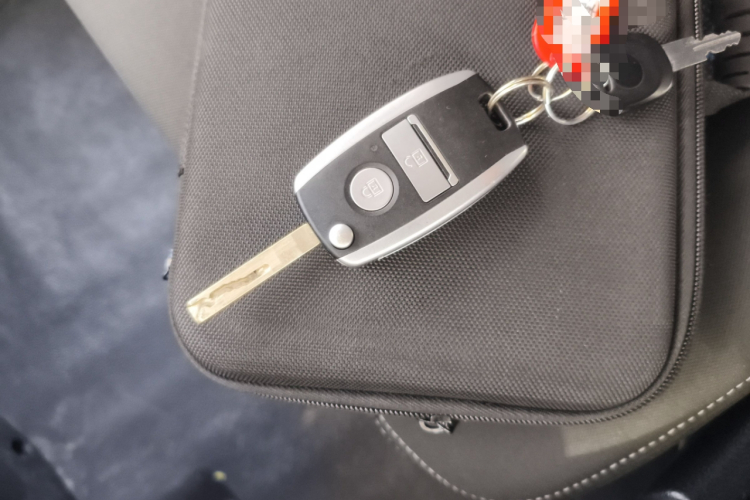 东风御风 御风 2023款 V9+ 2.0T 自动前驱多功能中轴中顶7/8/9座中控内饰11