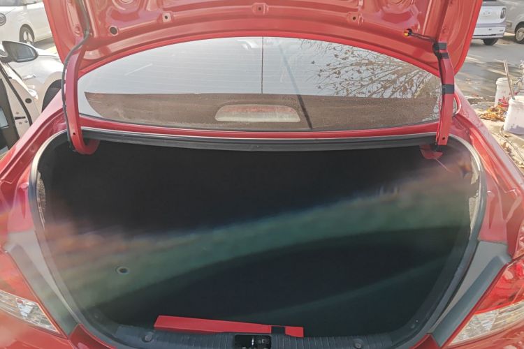 现代 瑞纳 2010款 三厢 1.4L 自动时尚型GT局部细节23