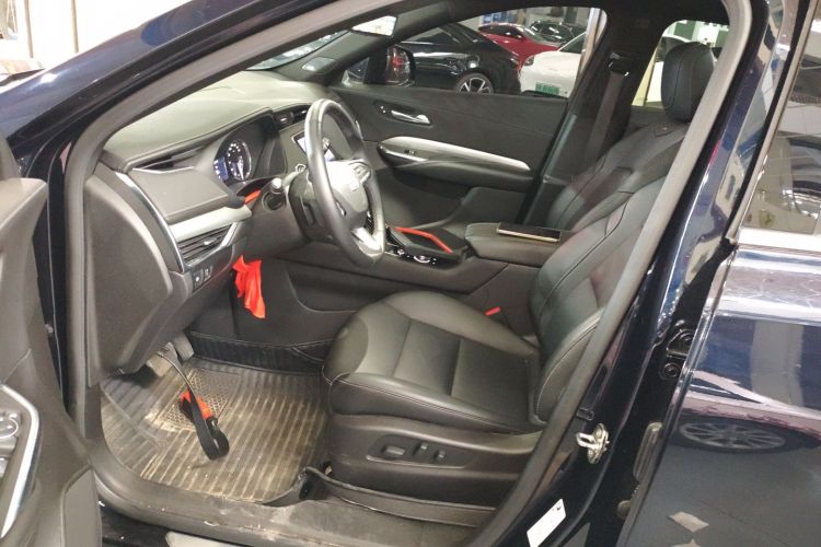 凯迪拉克XT4 2023款 28T 两驱豪华型中控内饰20