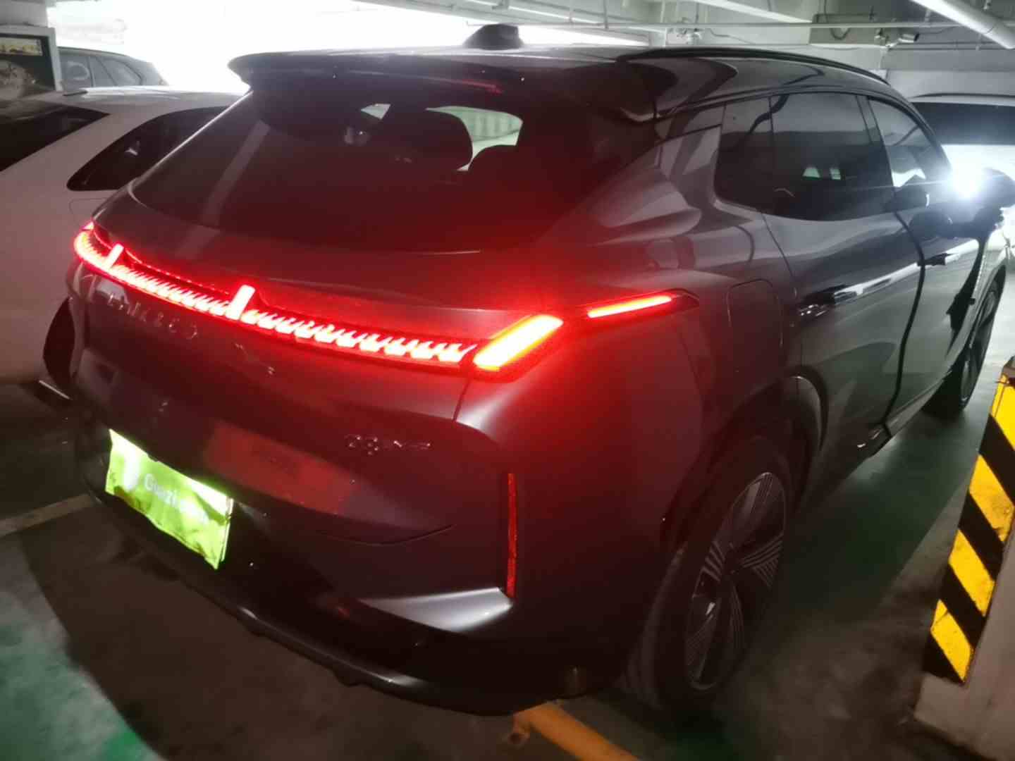 领克08 EM-P 2025款 245km 超长续航Halo(4)