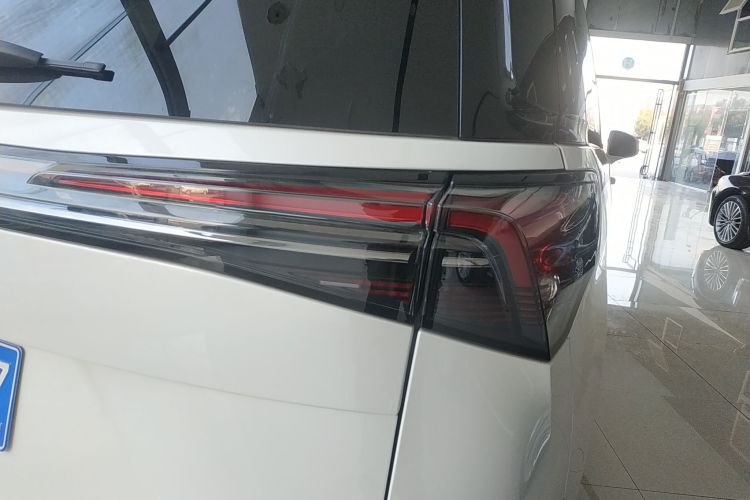 别克GL8 2025款 陆上公务舱 先享版车身外观9