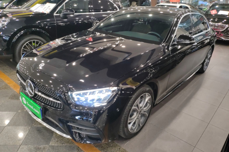 奔驰E级 2023款 改款 E 300 L 运动时尚型车身外观1