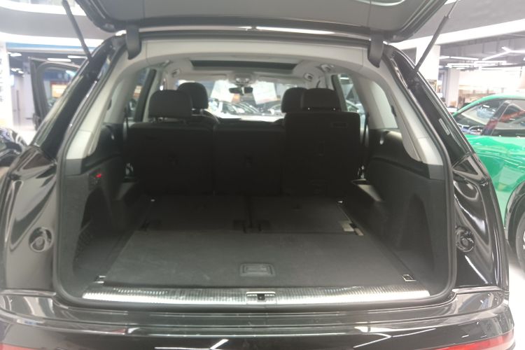 奥迪Q7 2022款 55 TFSI quattro S line运动型机舱底盘23