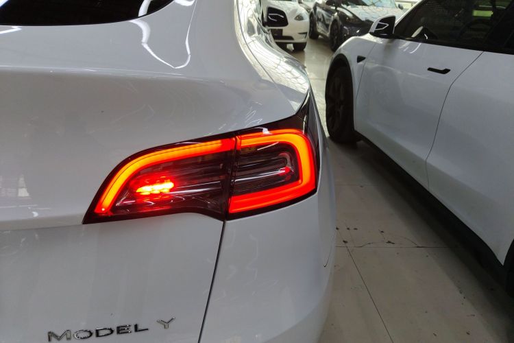 特斯拉 Model Y 2024款 后轮驱动版车身外观6006