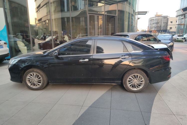 启辰D60 2023款 PLUS 1.6L XL CVT悦领版车身外观6003