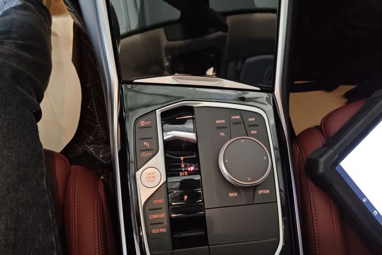 宝马3系 2023款 320Li M运动套装中控内饰18