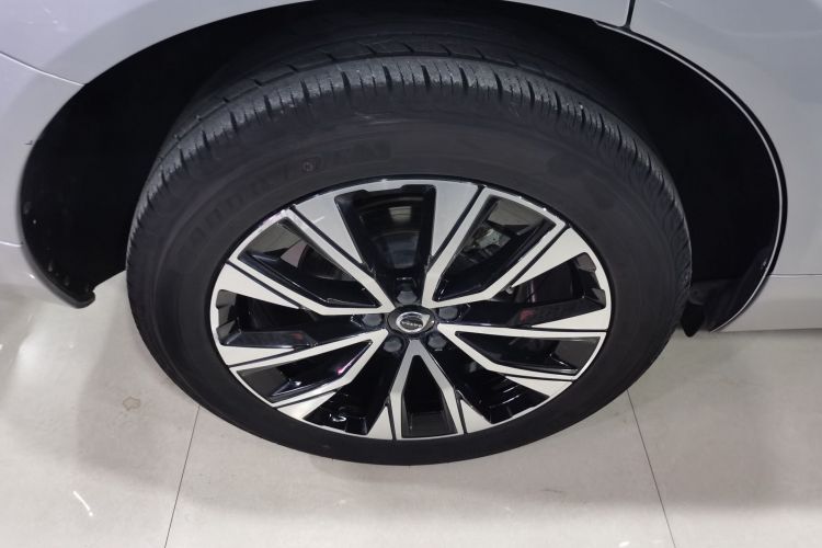 沃尔沃XC60 2023款 B5 四驱智远豪华版车身外观6008