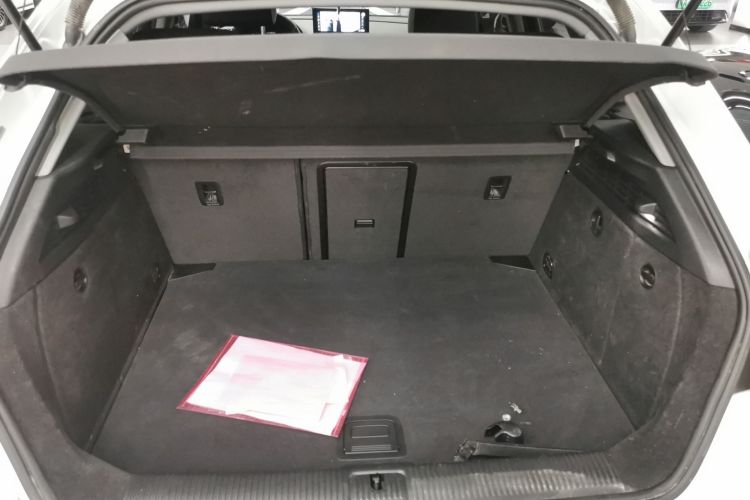 奥迪A3 2018款 30周年年型 Sportback 35 TFSI 时尚型机舱底盘23