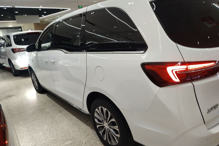 别克GL8 2023款 陆上公务舱 智享型车身外观4