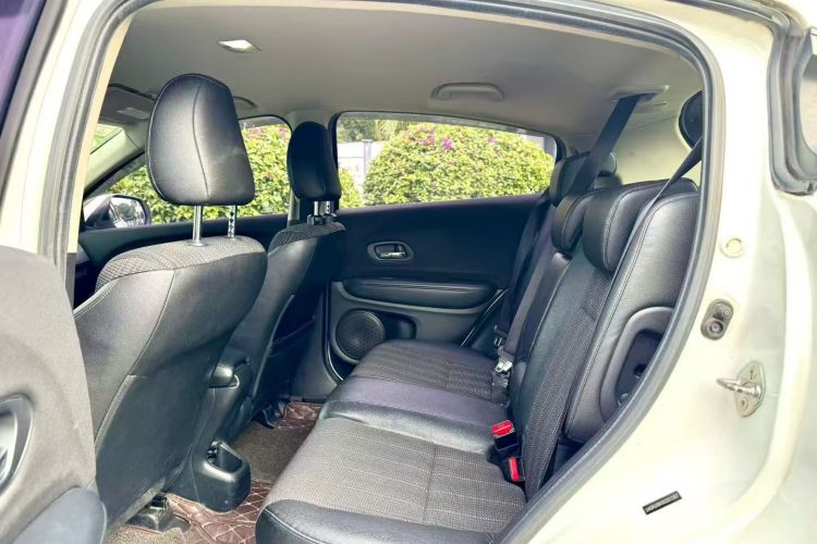 本田 缤智 2015款 1.8L CVT两驱精英型中控内饰21