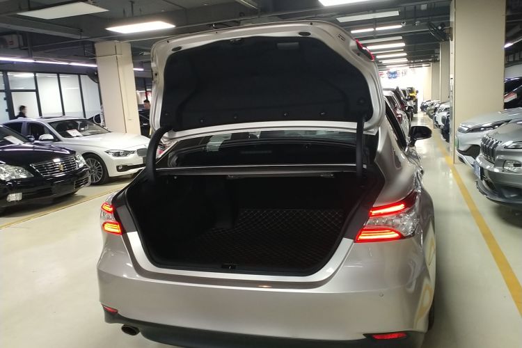 丰田 凯美瑞 2018款 2.0G 豪华版机舱底盘23