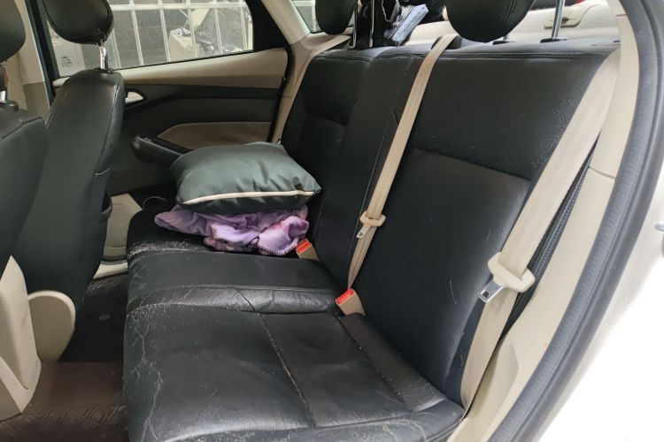 福特 福克斯 2012款 三厢 1.6L 手动舒适型中控内饰21