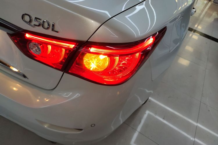 英菲尼迪Q50L 2016款 2.0T 进取版车身外观9