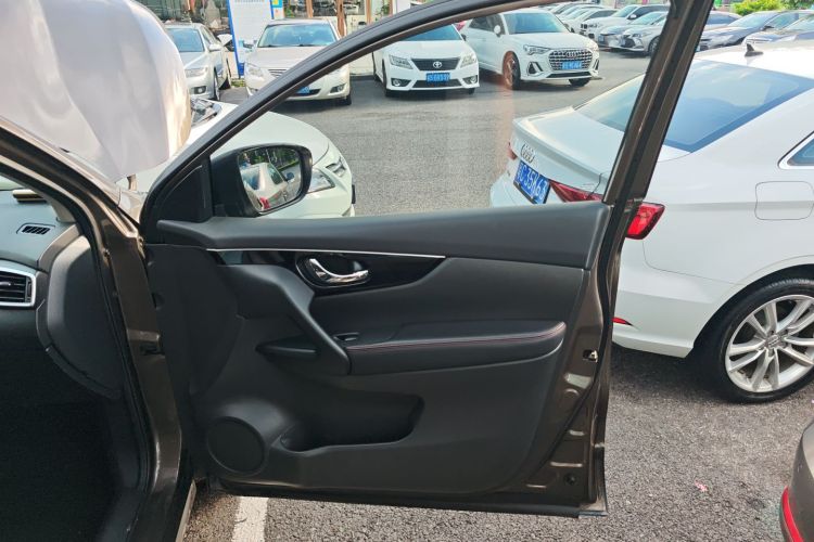 日产 逍客 2016款 2.0L CVT豪华版中控内饰7005