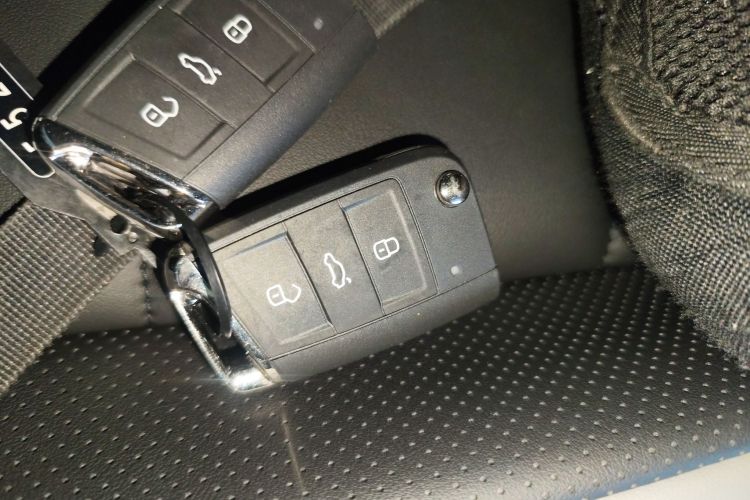 大众 T-ROC探歌 2025款 改款二 300TSI DSG两驱星光版中控内饰11