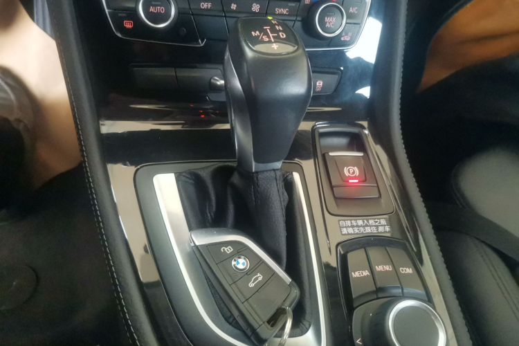 宝马2系旅行车 2016款 218i 运动设计套装中控内饰18